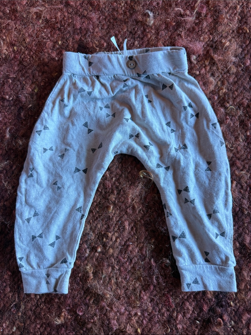 Rylee + Cru Pale Gray Bow-Print Baby Joggers